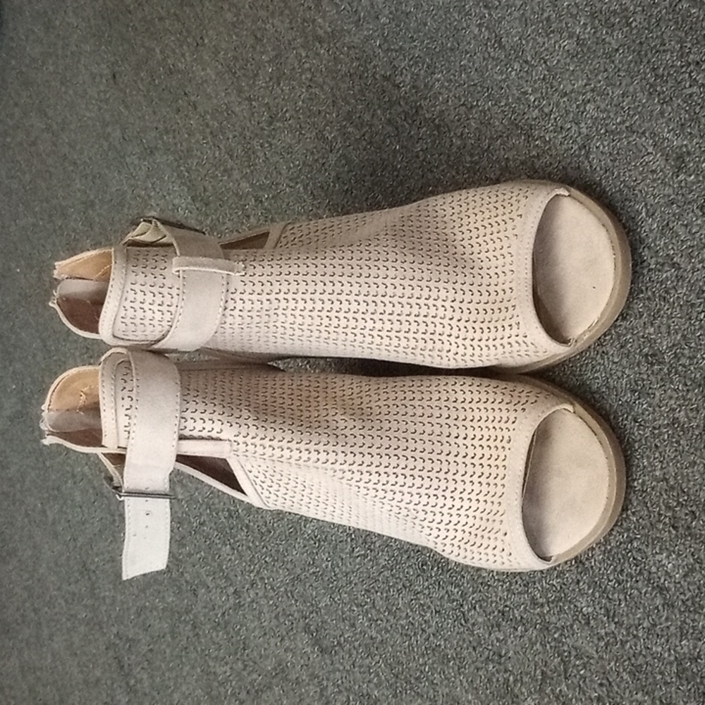 Tan Heels
